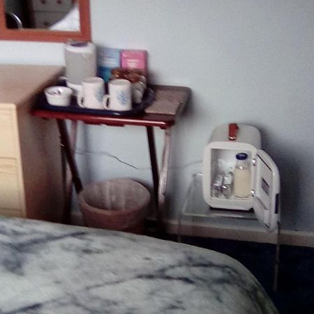 Bed & Breakfast Only - Not 24 Hour Lodging - Free Parking Truro Cornwall Exterior photo